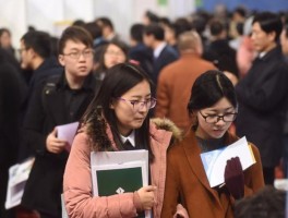 初中生学历提升新途径：深职训学校助你实现梦想(初中生学历提升)