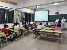 网络心理健康教育：深职训学校引领新趋势(网络心理健康)