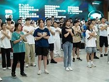 大专学历提升途径：深职训学校助你一臂之力(继续教育)